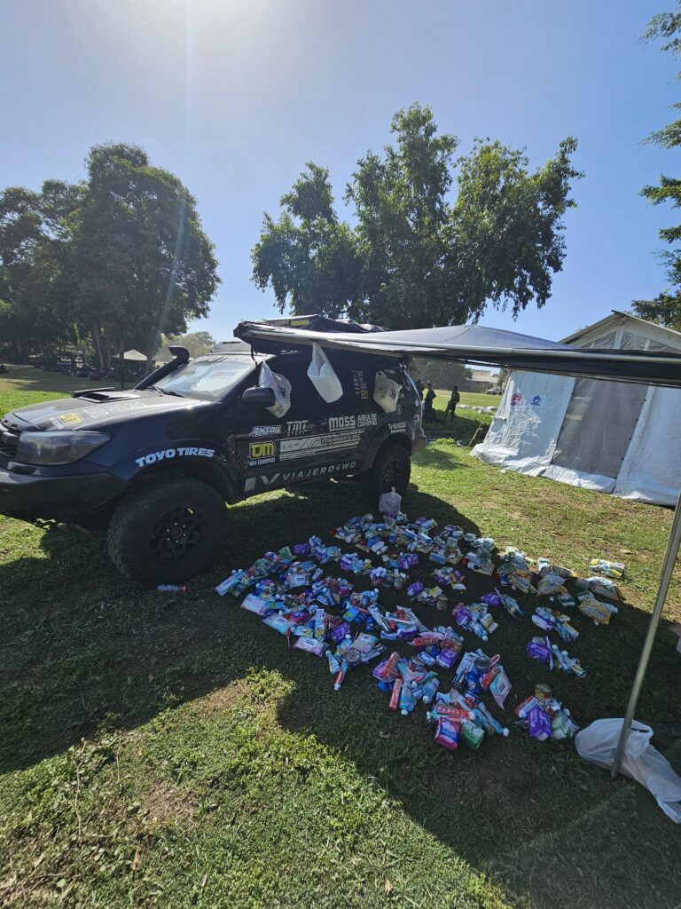 Foto de Driscol preparando insumos para la entrega